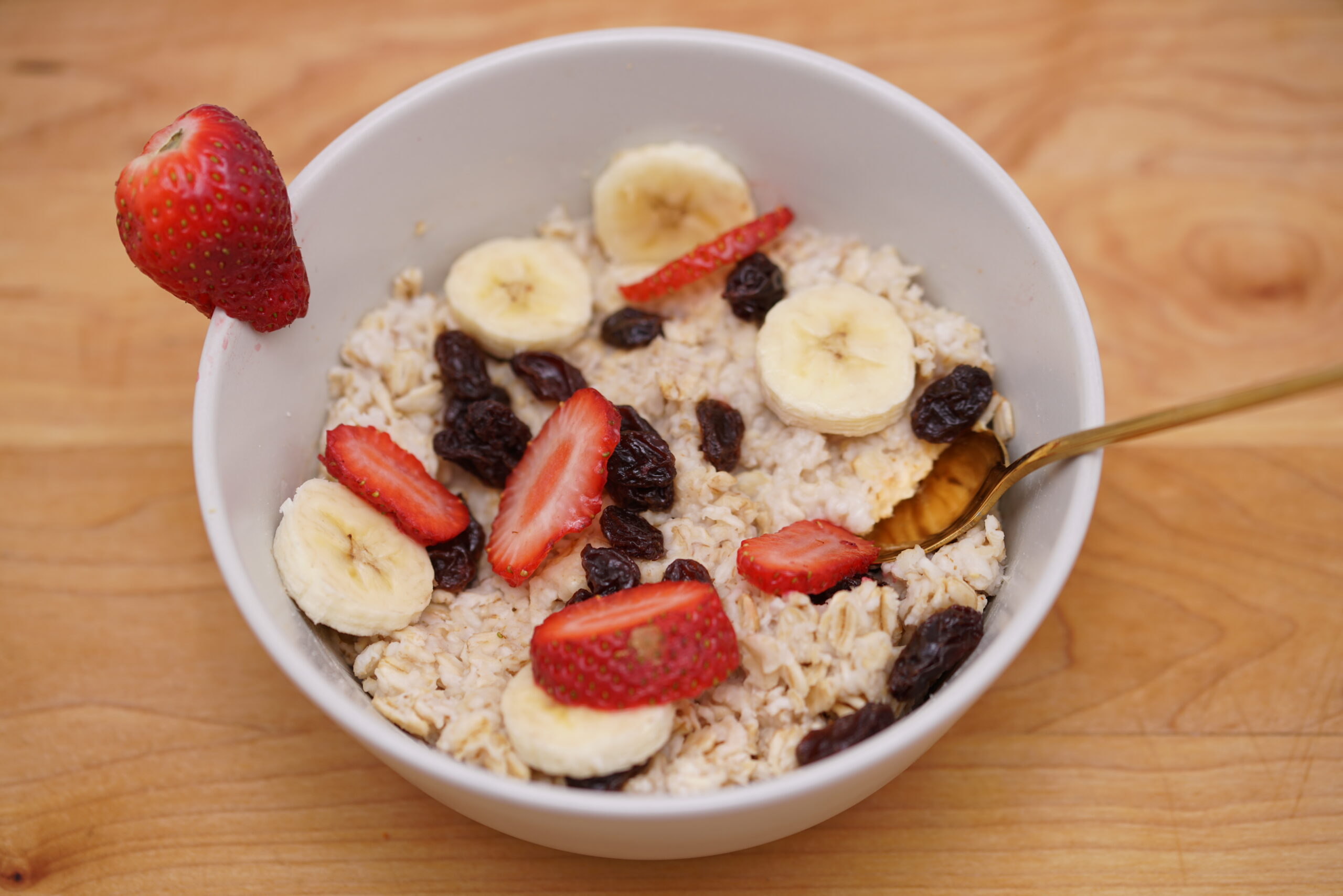 Strawberry Banana Oatmeal Bowl – A Healthy and Delicious Breakfast Idea